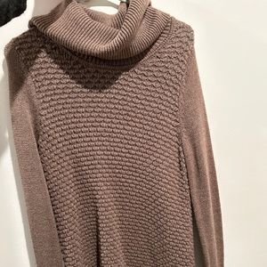 Sweater with chunky neck